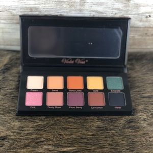 Violet Voss Essentials Palette